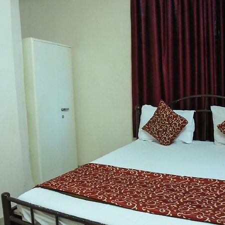 Hotel Dilip Indaur Kültér fotó