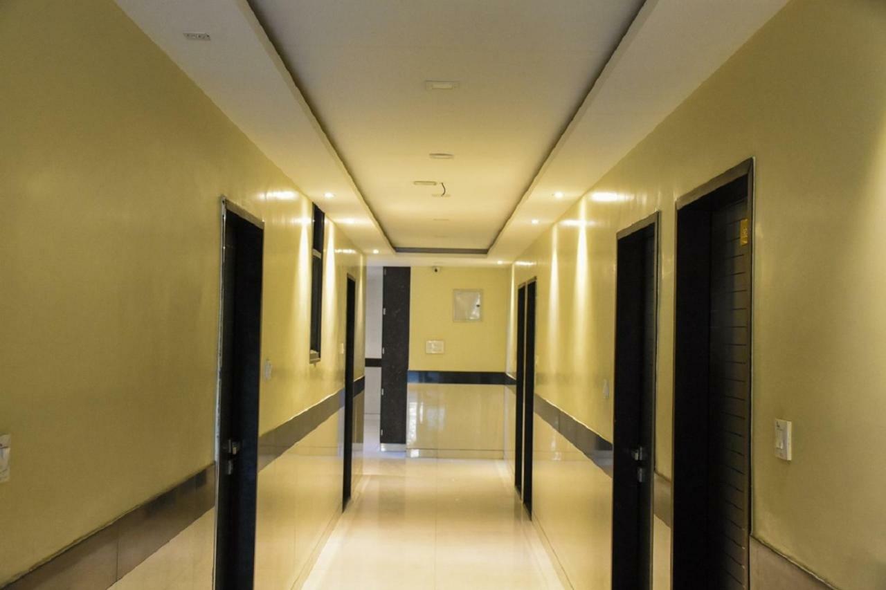 Hotel Dilip Indaur Kültér fotó