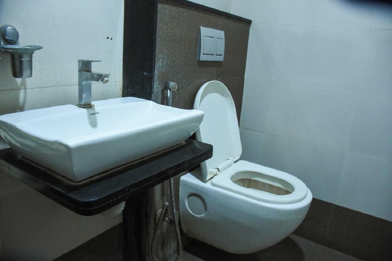 Hotel Dilip Indaur Kültér fotó