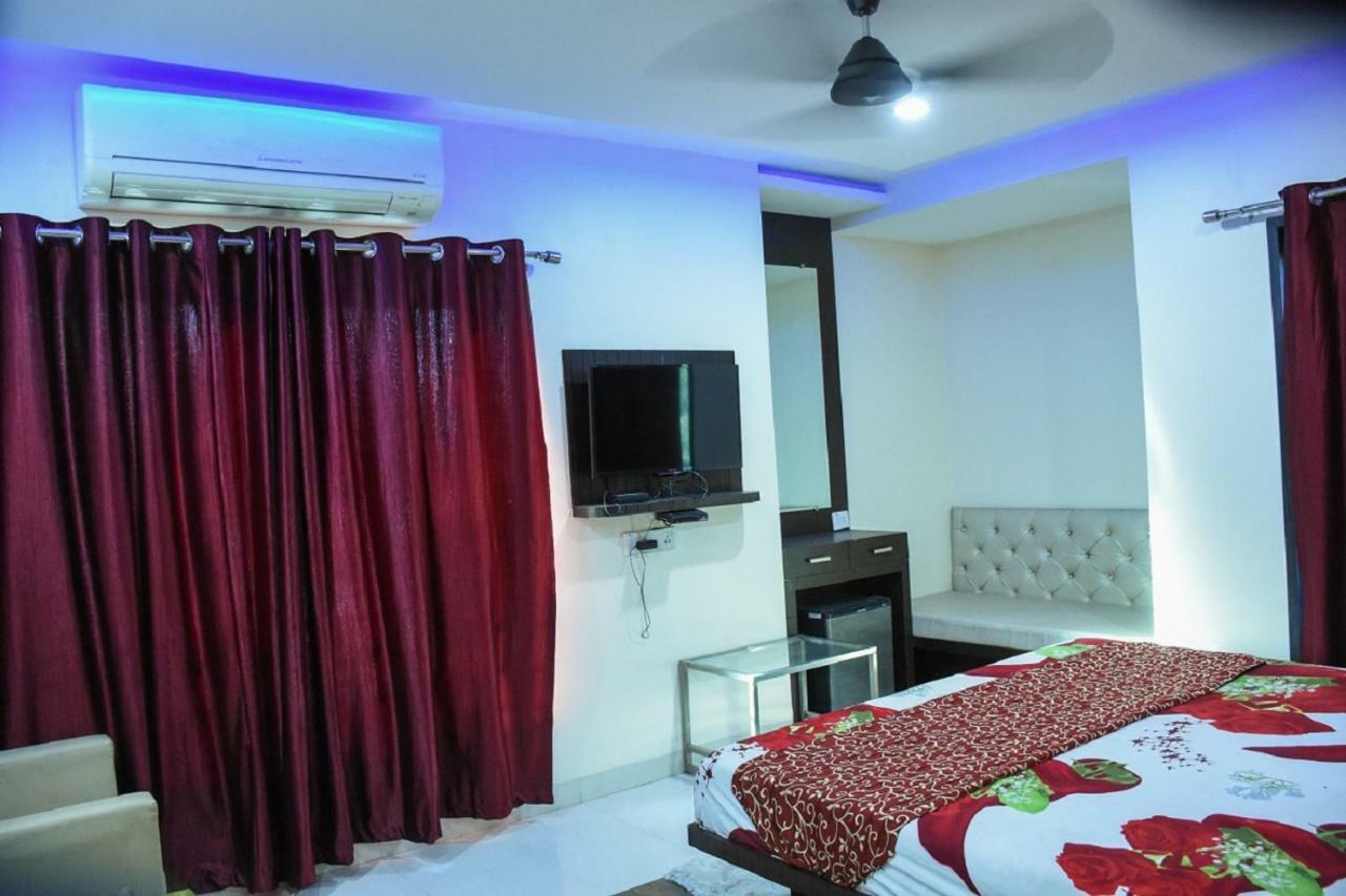Hotel Dilip Indaur Kültér fotó