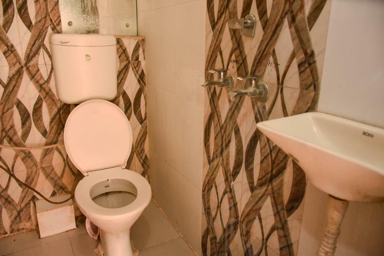Hotel Dilip Indaur Kültér fotó